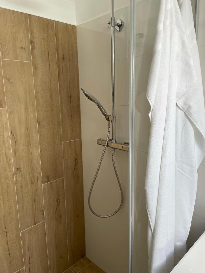 Apartman D5 โนวาเปซ ภายนอก รูปภาพ
