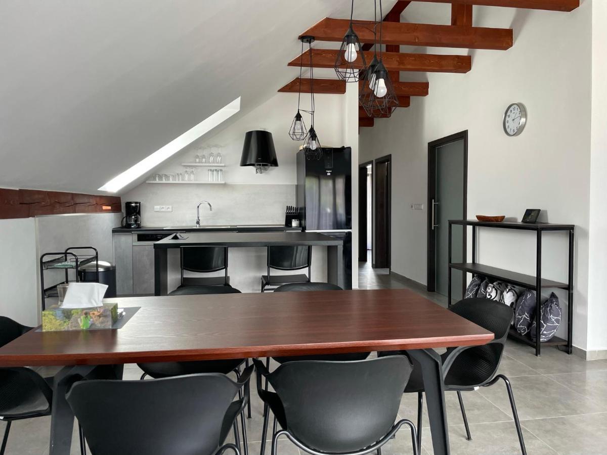 Apartman D5 โนวาเปซ ภายนอก รูปภาพ