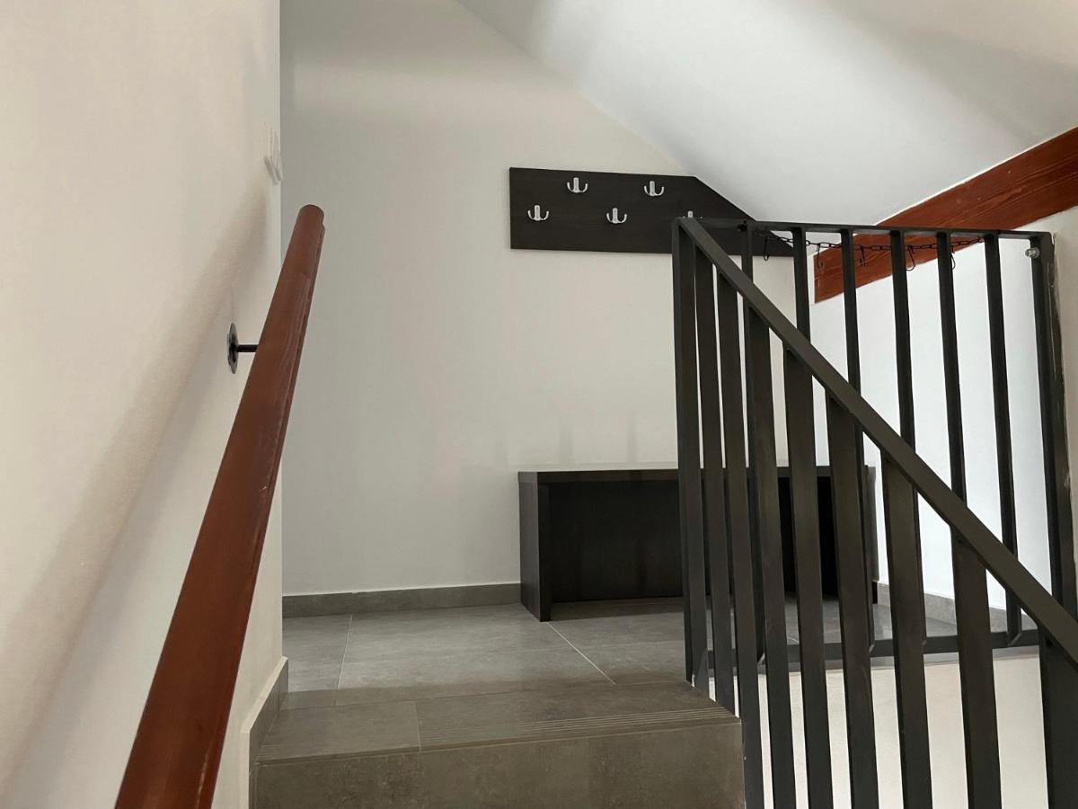 Apartman D5 โนวาเปซ ภายนอก รูปภาพ