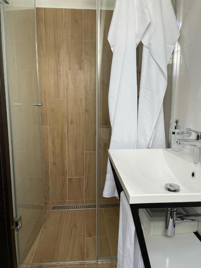Apartman D5 โนวาเปซ ภายนอก รูปภาพ