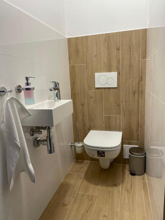 Apartman D5 โนวาเปซ ภายนอก รูปภาพ