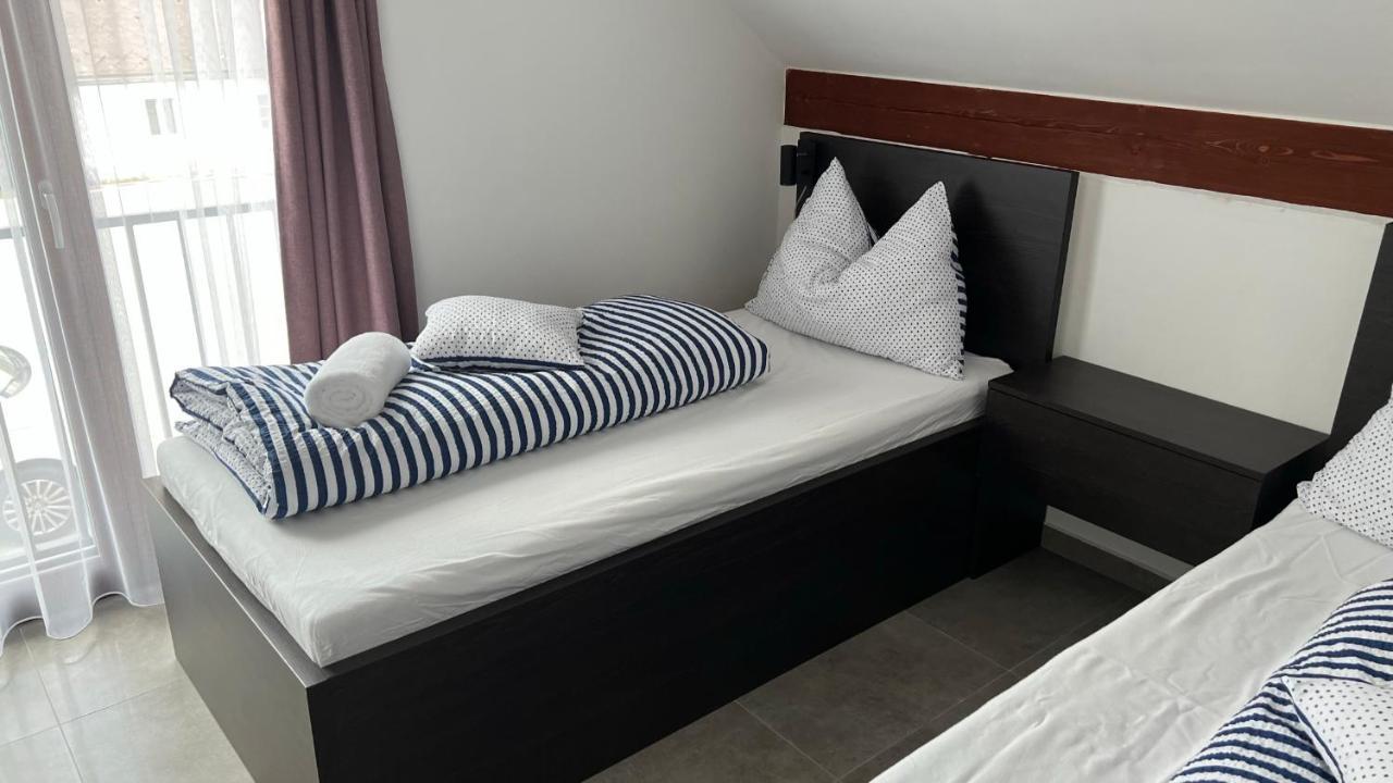 Apartman D5 โนวาเปซ ภายนอก รูปภาพ