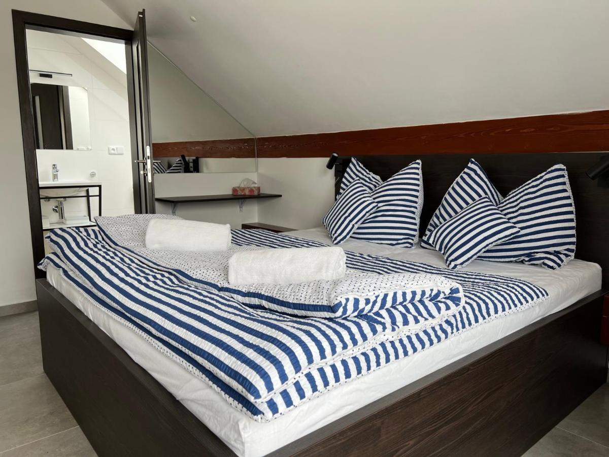 Apartman D5 โนวาเปซ ภายนอก รูปภาพ