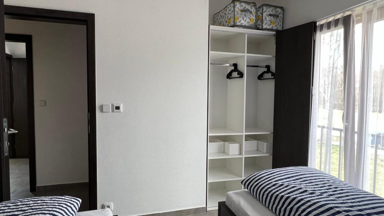 Apartman D5 โนวาเปซ ภายนอก รูปภาพ